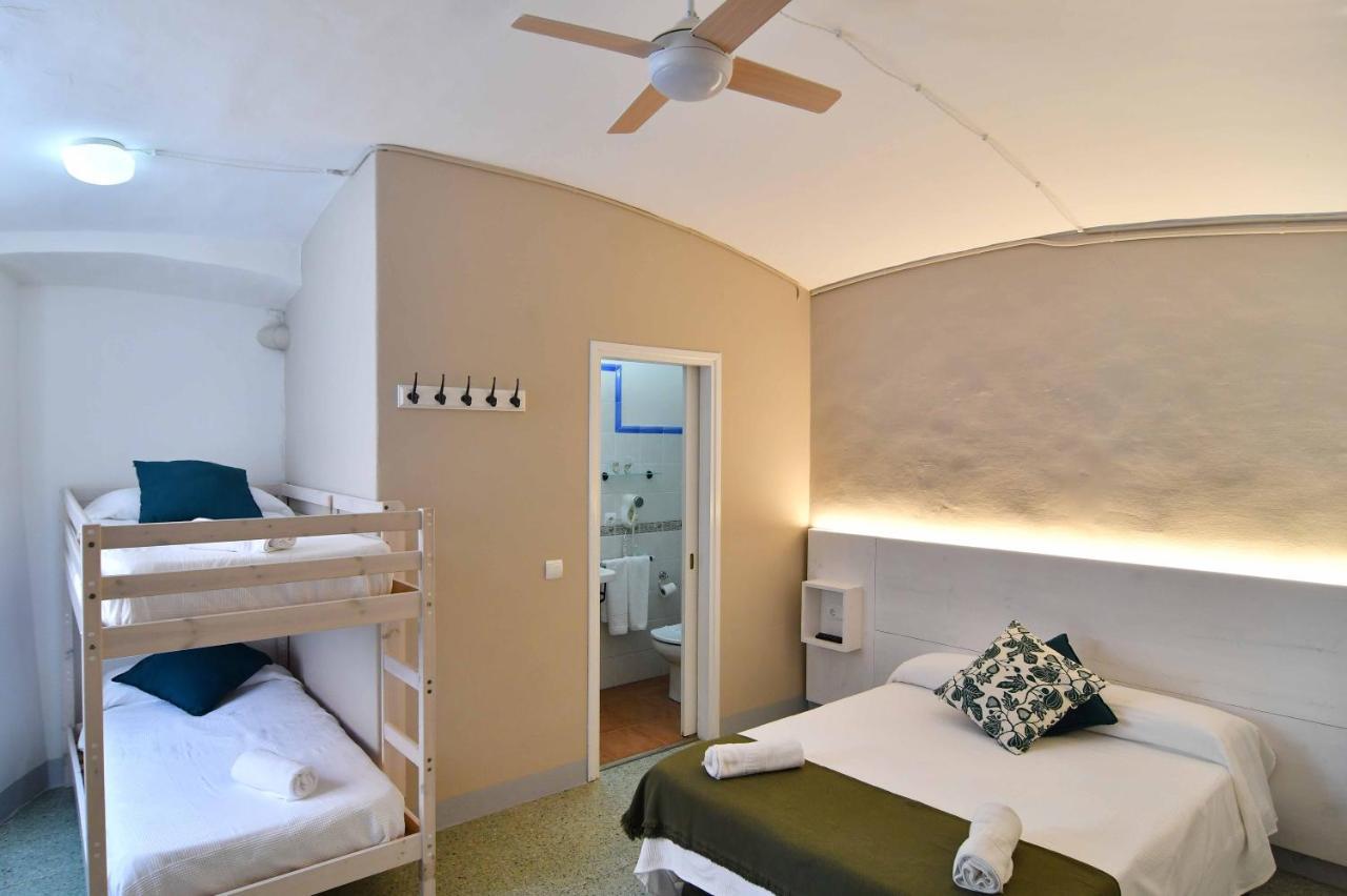 Hostal L'Estrella Palafrugell Exterior photo